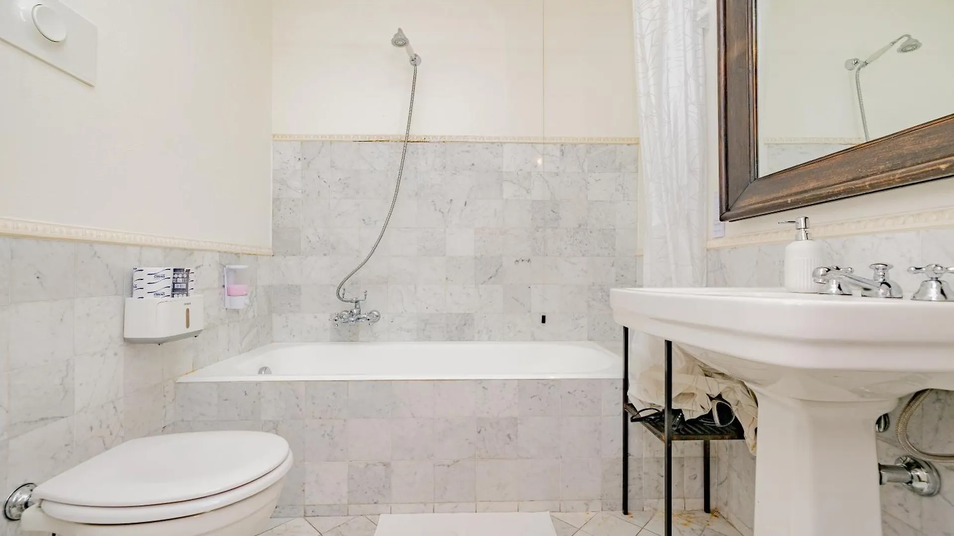 דירות מילאנו Luxury Naviglio House - 10 Min Cathedral 0*,  איטליה